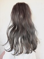 イール(iIIL)&nbsp;【iIIL hair lounge】透明感グラデーション　外国人風