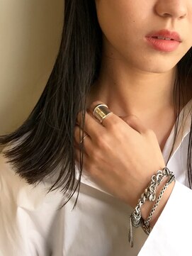 ヌース(NOUS) 【NOUS】透き通ったオリーブ色とショートバングで魅力あるヘアに