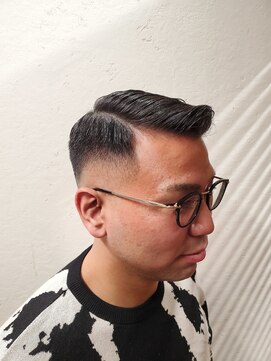 イナバ(Hair Life INABA) ハードパート風スキンフェード