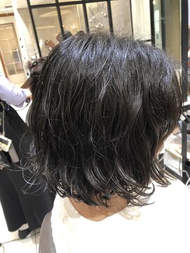 ネオリーブギンザ 銀座店(Neolive GINZA) 縦に落ちるカール感が可愛いボブパーマスタイル