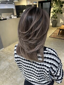 メリー オオサカ(Merly Osaka) 軽くワンカールでオトナおしゃれなバレイヤージュ！