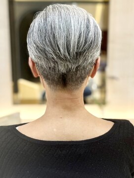 ザビー(THE B) 本八幡×グレイカラー×大人ショート×白髪ぼかし