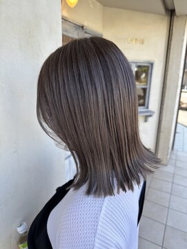 エイミーバイアフロート(amie  by afloat) 細めハイライトで透明感UP◎