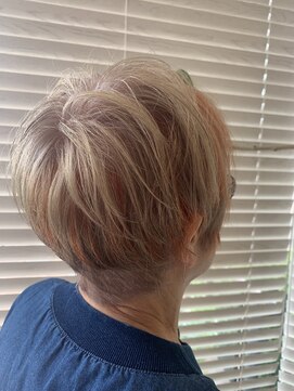 アース 三田南ウッディタウン店(HAIR&MAKE EARTH) 大人可愛いミルクティーベージュに遊び心なハイライト