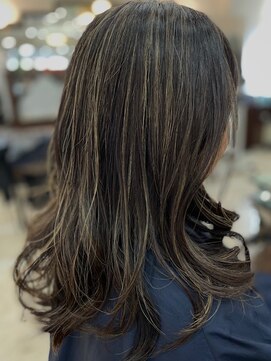 エルプリエ(elle brille) 暗い白髪染めを活かしたハイライトスタイル［用賀/ハイライト］