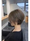 大人女性向け「似合わせショートボブ×透明感カラー」