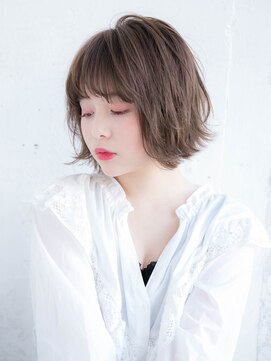 ルティア(Lutia) 似合わせボブ アッシュベージュ