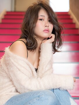 ウニカ デ ビエモン(UN1CA de BIEMON) 大人可愛い斜めバングくびれウェーブミディ