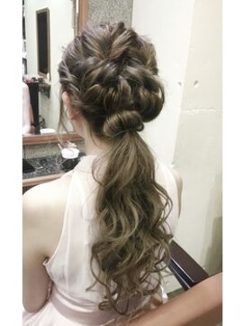 フィックス ヘアー(FIX hair) 人気のハーフアップスタイル/こなれヘア/シニヨン