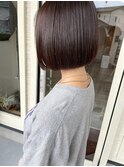 ダークグレーブラウンのミニボブヘア