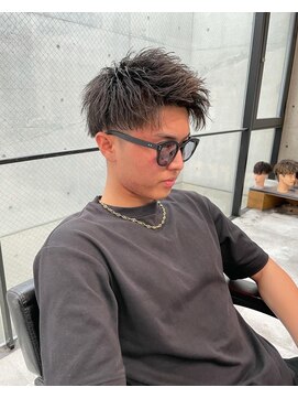 イーラ(era) 短髪アップバング刈り上げツーブロック