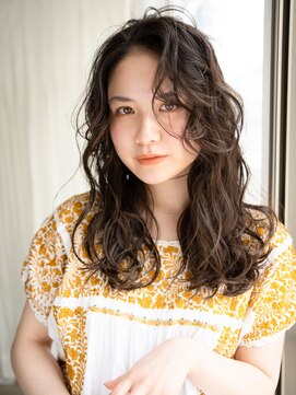 マグノリア オモテサンドウ(MAGNOLiA Omotesando) 根元からのゆったりスパイラルパーマ・・・HINATA