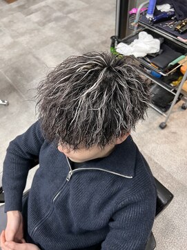 イーラ(era) メンズパーマホワイトメッシュ縦落ちツイスパマッシュ