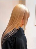 ロングヘア ブリーチ ハイトーンカラー 顔周りレイヤー 20代