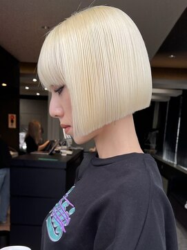 エイチ(H) xブリーチ/イメチェン/ホワイトブロンド/外ハネボブ/美髪/