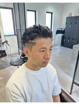 カルロイースタイル(CARLO e-style) オールバックリバースパーマツーブロックフェード刈り上げ