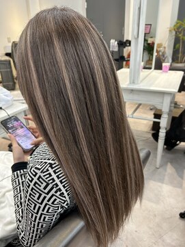 ベルグローアルファ(BELLE GROW ALPHA) レイヤーカット/ミルクティーグレージュ/ダブルカラー/エクステ