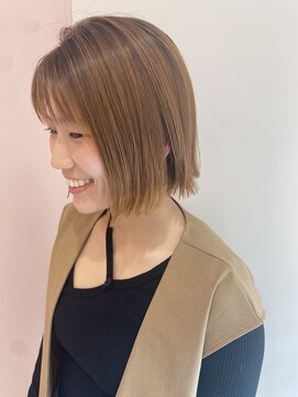 シースルーバングあごライン切りっぱなしボブミルクティーカラー