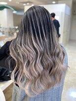 シャルムバイケンジ(Charm.by KENJE)&nbsp;デザインカラーバレイヤージュ細めハイライト白髪ぼかし東京銀座