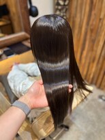 リゴッツ ドゥア プトゥリ(Regottz dua putri) シンメトリー