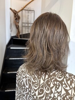 サロンプレッジエビノマル(salon PLEDGE ebinomaru)の写真/暗くするだけではなくおしゃれな明るい髪色も対応可能★透明感のある色味でヘアカラーを全力で楽しめる♪