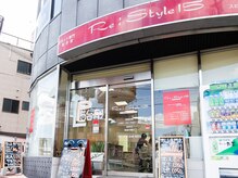 リスタイルフィフティーン 枚方本店(美容院Re:Style15)の雰囲気（赤い看板が目印☆）