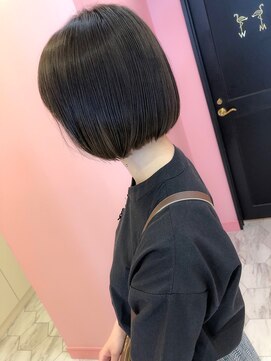 アマンドール(Aman D'or) ミニボブ×インナーホワイトベージュ
