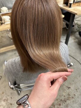 ウィークエンド(WEEKEND) 憧れミルクティーベージュ【ブリーチ＋トリートメント20000円】