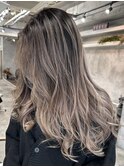 レイヤーボブハイライトブリーチレイヤーハイトーングレージュ