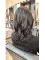 オト(oto) アッシュブラウンで魅せる、上品ウェーブスタイル/艶感ロング