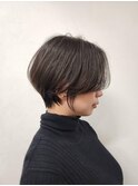 ショートヘア 耳掛け 黒髪