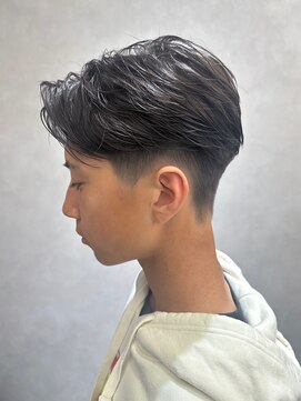 ロイ(Roi) 黒髪センターパート刈り上げ【Roi shibuya】キッズカット