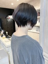 キャアリー(Caary) 福山人気10代20代骨格補正カット前下がり丸みショートヘア小顔