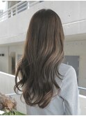 柔らかグレージュカラー