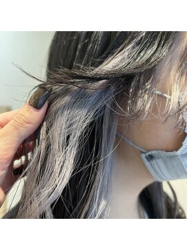 アッシュ 北千住店(Ash) ホワイトシルバーカラー