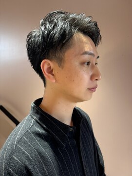 ベック ヘアサロン(BEKKU hair salon) レイヤーが入ったニュアンスデザインのリバースセンターパート