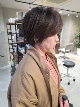 ハーフェン(HAfeN) 【札幌円山美容室】前髪長め前下がりショート