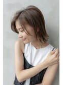 大人可愛い切りっぱなしレイヤーボブ/顔まわり/くびれ/くすみ色