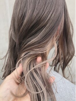 ココンヘアホーム(CoCon HAIR HOME)の写真/【松山】さり気なく見えるインナーカラーが大人気＊ナチュラルだけど垢ぬけたデザインをご提案します♪