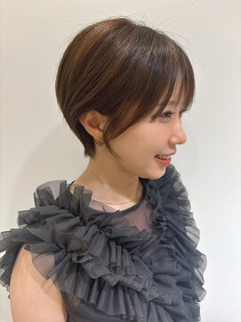 細めハイライト丸みショート20代30代40代くびれショートボブ