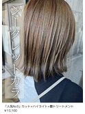 ベージュ