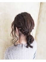 ユニーク(UniQ)&nbsp;【UniQ】ルーズポニー×ずらしりんぱアレンジby中平