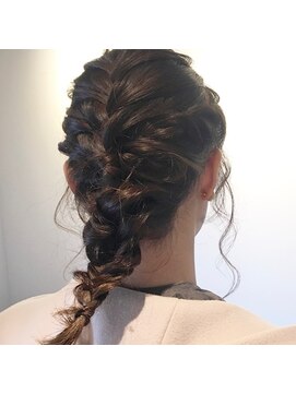 ノウェム バイ シーラス(novem by cirrus) 【novem】編み込み×網おろしアレンジ20代/30代/40代/50代