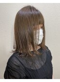 オリーブグレージュ×外ハネミディ