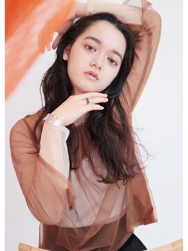 クーラ(Cura) こなれ感漂うロングパーマ