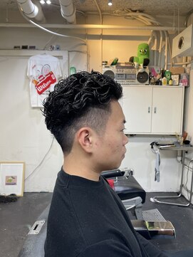 メリケンバーバーショップ フクオカ(MERICAN BARBERSHOP FUK) かきあげパーマフェード