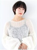 丸みと柔らかさのあるナチュラルマッシュショートボブ