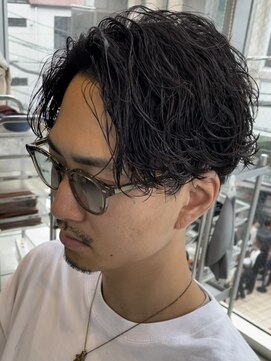 フィフスワン(fifth one) 波巻きスパイラルパーマツイストスパイラルパーマセンターパート