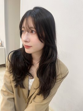 キアラ(Kchiara) ゆるっと巻き髪ロングスタイル