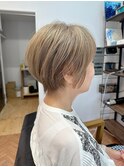 脱白髪染めカラー　くびれショート